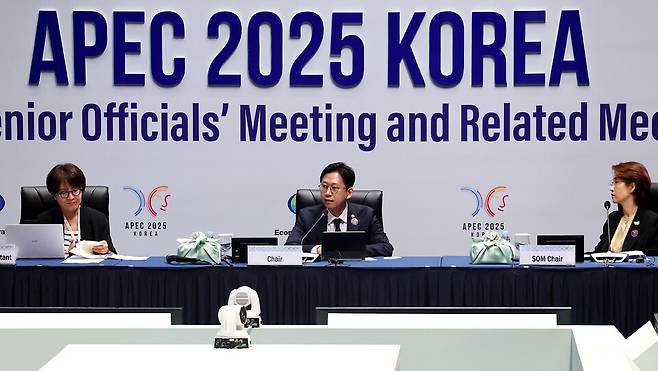 ▲4일 인천 연수구 송도컨벤시아에서 열린 '2025 아시아태평양경제협력체(APEC) 디지털·AI 장관회의' 개회식에서 배경훈 과학기술정보통신부 장관이 개회사를 하고 있다. /이재민 기자 leejm@incheonilbo.com