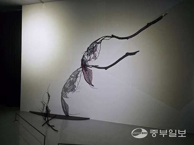 김용원 작가의 작품 '사라지는 것들에 관한 풍경: 한때 풍경이었던 것들'. 이준도기자