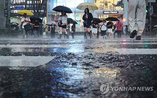비 오는 거리. /연합뉴스