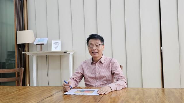 윤 학 변호사는 "좌파는 민노총 등 외곽 단체, 전문가, 언론 등 사안별로 전략적 아이디어 동원 능력이 탁월하다"며 원래 인간의 창의적인 정신을 중시하는게 보수인데, 거꾸로 진보가 보수의 가장 귀중한 가치를 이용하여 진보를 키워가고 있는 현상을 직시하고 빨리 대응력을 키워야한다고 주장한다.