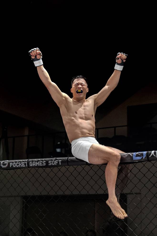 블랙컴뱃 대회에서 승리를 거둔 뒤 기뻐하는 남의철, 사진=블랙컴뱃