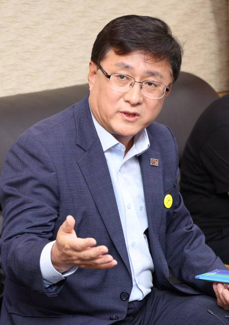 김성환 환경부 장관이 4일 세종시 정부세종청사에서 열린 출입기자 간담회에서 질문에 답변하고 있다. (사진=뉴시스)