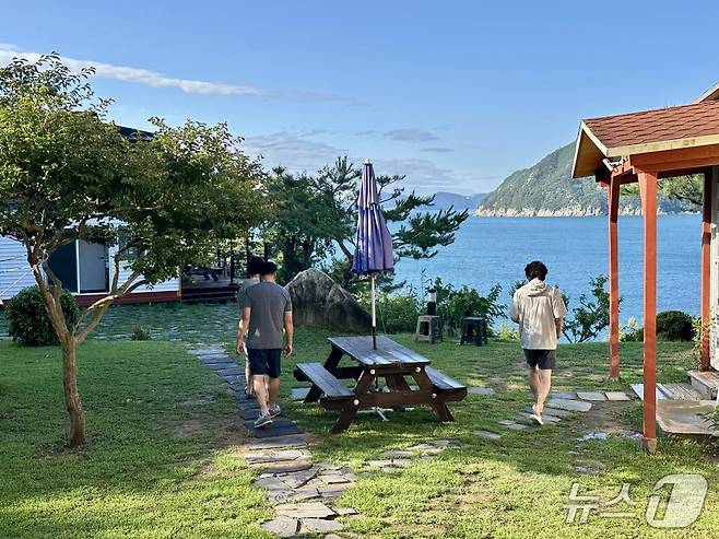 산만디 민박 마당ⓒ News1 윤슬빈 기자