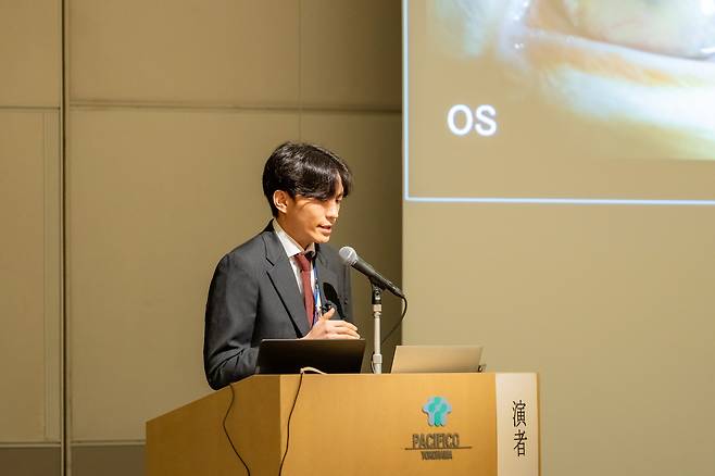 성현우 안양 본동물의료센터 안과 과장이 지난달 일본 도쿄에서 개최된 제44회 일본비교안과학회서 학술 발표를 하고 있다(본동물의료센터 제공). ⓒ 뉴스1
