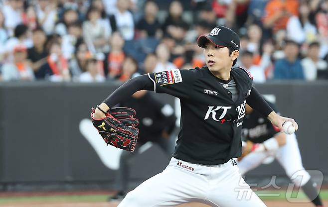 부상 이탈한 KT 위즈 선발투수 오원석. /뉴스1 DB ⓒ News1 김기남 기자