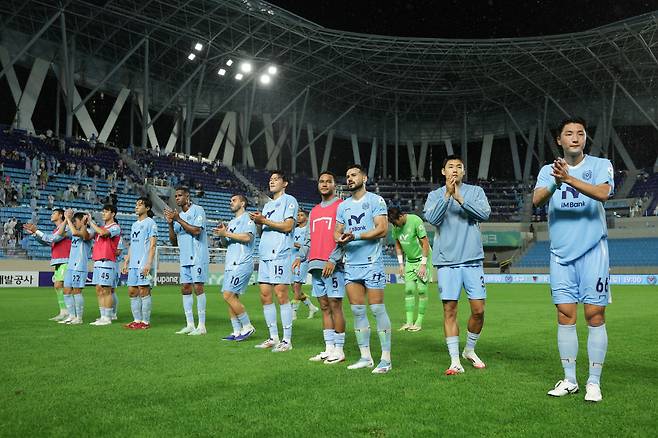 대구iM뱅크파크/ K리그1/ 대구FC vs 김천상무프로축구단/ 대구 김원우, 지오바니, 세징야, 정치인, 조진우/ 선수단 인사/ 사진 김정수