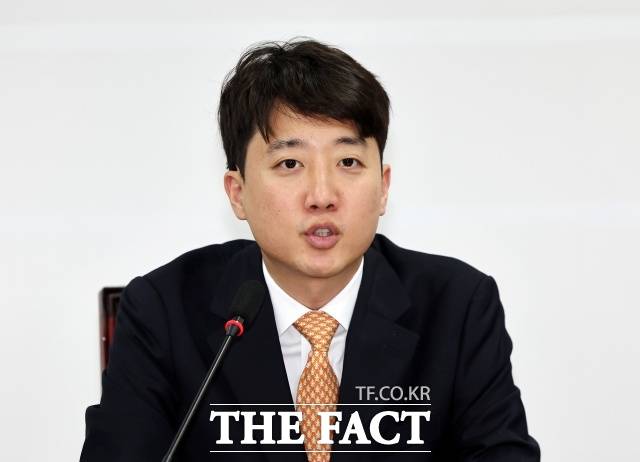 이준석 개혁신당 당대표가 이재명 정부와 더불어민주당을 향해 "기업과 국민을 징세 대상으로만 본다"며 힐난했다. 이준석 개혁신당 대표가 4일 오전 서울 여의도 국회에서 열린 최고위원회의에서 발언하고 있다. /뉴시스