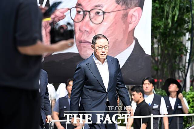 조현상 HS효성 부회장이 4일 오전 서울 종로구 KT 광화문 빌딩 웨스트에 마련된 김건희 여서 관련 의혹을 수사 중인 민중기 특별검사팀 사무실로 출석하고 있다. /서예원 기자