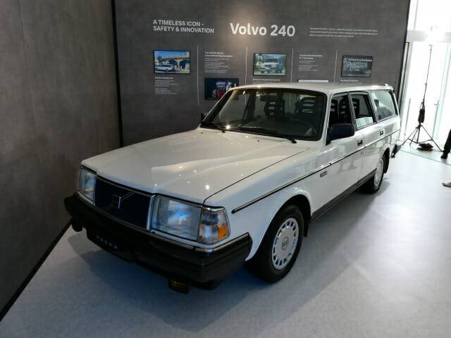 볼보자동차 240