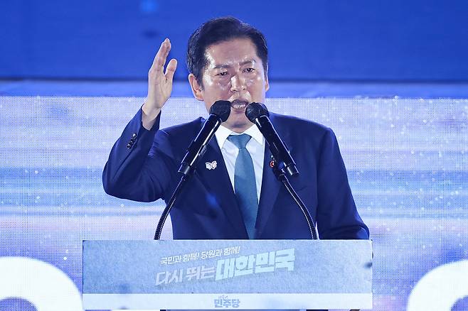 정청래 더불어민주당 신임 당대표가 지난 2일 경기 고양시 킨텍스에서 열린 제2차 임시전국당원대회에서 당대표 수락 연설을 하고 있다. 2025.8.2/뉴스1