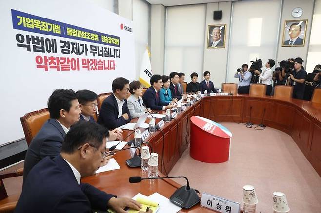 송언석 국민의힘 비상대책위원장 겸 원내대표가 4일 오전 국회에서 열린 비상대책위원회의에서 발언을 하고 있다. ⓒ뉴시스
