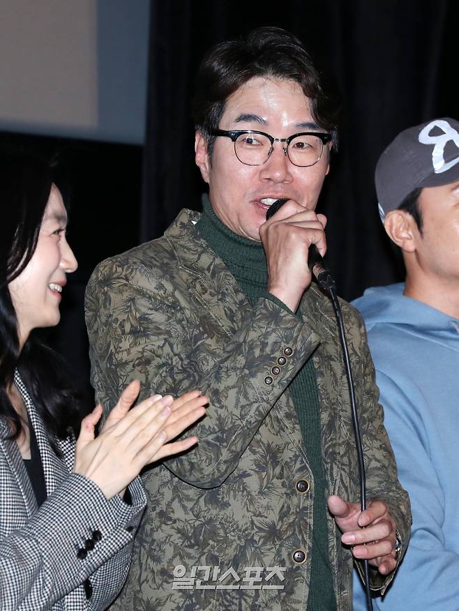 배우 송영규가 22일 오후 서울 강남구 CGV 청담씨네시티에서 진행된 디즈니+ 오리지널 시리즈 '카지노2' 무대 인사에 참석해 인사말을 하고 있다. 서병수 기자 qudtn@edaily.co.kr /2023.03.22.