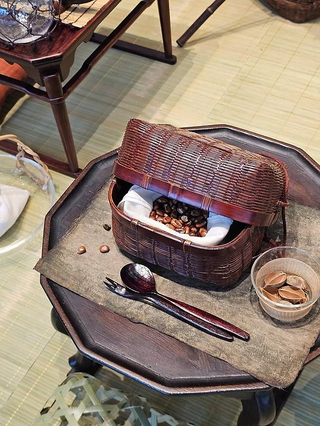 여름 소풍에 필수인 공예품, 대나무 도시락(사진=정상미)