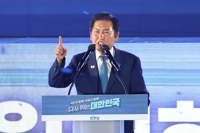 더불어민주당 정청래 신임 당대표가 2일 고양 킨텍스에서 열린 전국당원대회에서 당대표직 수락연설을 하고 있다. 사진=연합뉴스