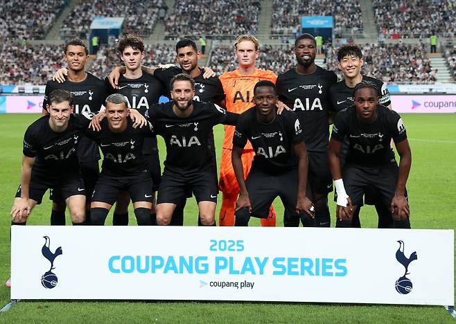 Son Heung-min, back right, captains Tottenham Hotspur for likely the final time in a Coupang Play Series friendly with Newcastle United at Seoul World Cup Stadium on Aug. 3. [YONHAP]