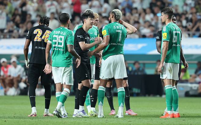 Son Heung-min is congratulated by Newcastle United's Jeolinton as he is subbed off what is likely his last match as a Spurs player in a Coupang Play Series friendly with the Magpies at Seoul World Cup Stadium on Aug. 3. [YONHAP]