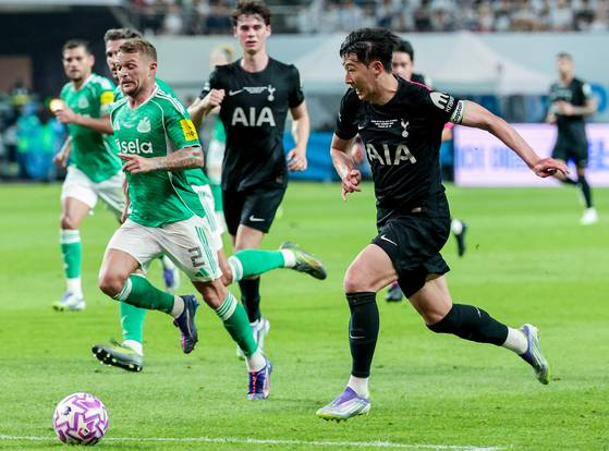 Tottenham Hotspur captain Son Heung-min, right, dribbles the ball during a Coupang Play Series match against Newcastle United at Seoul World Cup Stadium in western Seoul on Aug. 3. [YONHAP]
