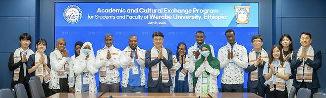 에티오피아 국립 웨라베대 학생과 교직원 연수단이 한국의 발전 경험과 새마을학을 배우기 위해 영남대를 찾았다. 영남대 제공