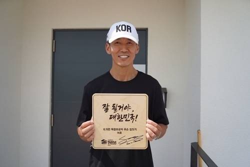 가수 션이 16년간 무급으로 비영리재단을 운영해온 사실이 알려져 감동을 자아냈다. 사진=SNS