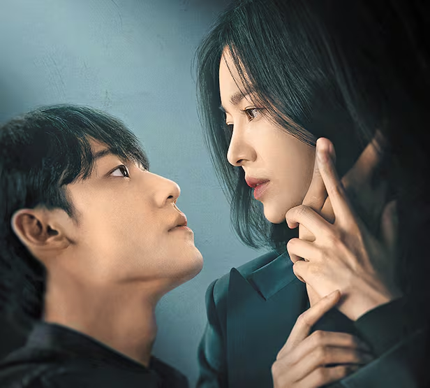 공개 당시 넷플릭스 시리즈 세계 1위에 오른 ‘더 글로리’의 두 주인공 ‘여정’(이도현·왼쪽)과 ‘동은’(송혜교). 넷플릭스 제공