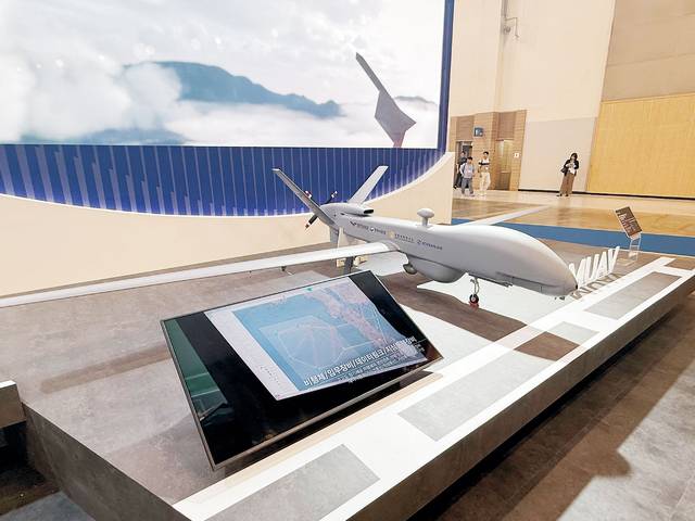 대한항공이 ‘국제해양방위산업전(MADEX) 2025’에서 선보인 ‘중고도 무인기’.
