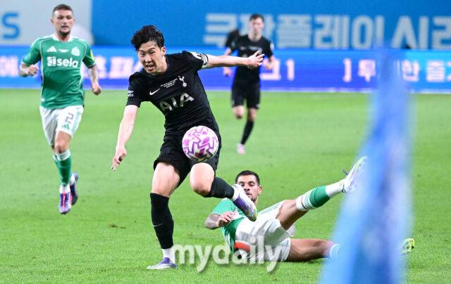 2025년 8월 3일 오후 서울월드컵경기장에서 쿠팡플레이 시리즈 '토트넘 홋스퍼 FC와 뉴캐슬 유나이티드 FC'의 경기가 열렸다. 토트넘 손흥민이 드리볼 돌파를 하고 있다./서울월드컵경기장=유진형 기자