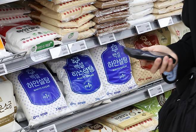 서울 한 대형마트에 설탕이 진열돼 있다. [연합]