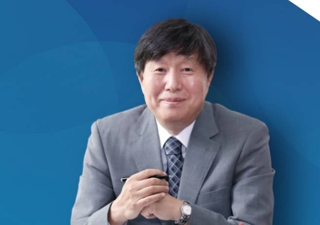 국방부는 4일 “감사결과에 의거 채일 국방홍보원장이 국가공무원법상 성실의무 및 품위유지 의무를 위반한 것 등에 대해 중앙징계위원회에 징계를 요구했다”며 “관련규정에 따라 징계의결 시까지 그 직위를 해제했다”고 밝혔다. 채일 홍보원장. [국방홍보원 홈페이지]
