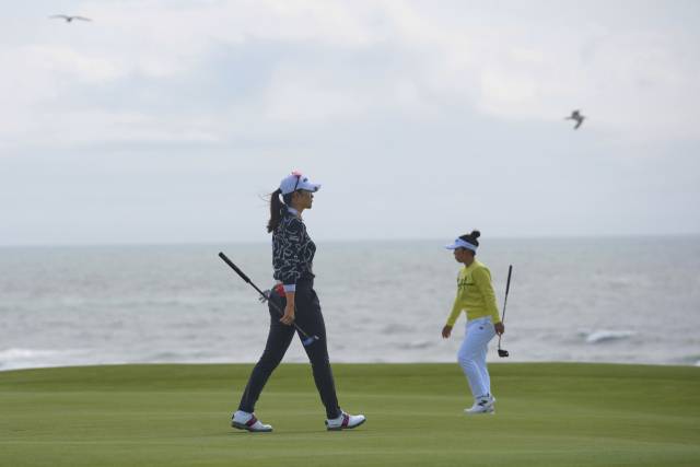 최종일 챔피언 조에서 경기하고 있는 김아림(왼쪽)과 야마시타 미유. 사진 제공=AP연합뉴스