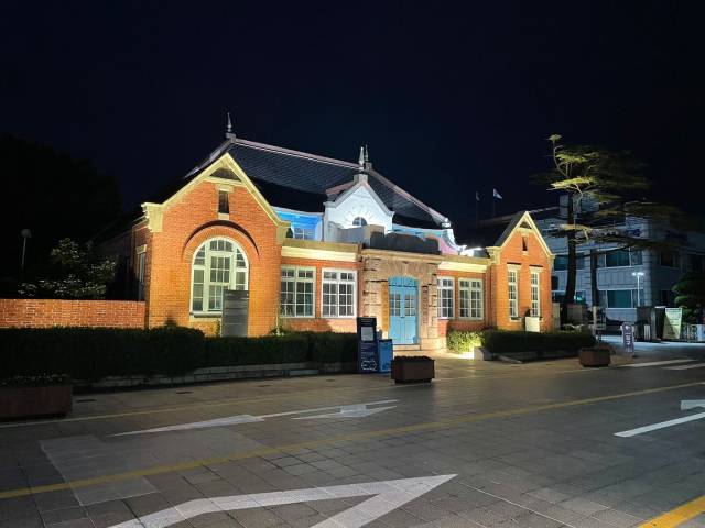 옛 군산 세관 본관 미디어아트 모습. 사진 제공=국가유산청