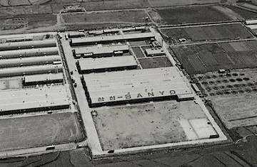 삼성산요전기 공장 부지. 당시 국내에서는 삼성이 전자산업에 진출하면 과당경쟁을 불러올 수 있다는 비판여론 때문에 삼성은 제조품을 모두 수출하겠다는 조건으로 공장 설립을 허가받았다. 동아DB