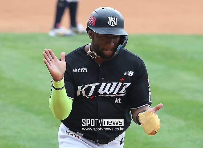 ▲ 올 시즌 타격 부진을 이겨내지 못하고 결국 퇴출의 비운을 맛본 멜 로하스 주니어 ⓒ곽혜미 기자