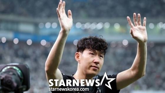 토트넘 손흥민이 3일 서울월드컵경기장에서 열린 '2025 쿠팡플레이시리즈 토트넘 홋스퍼와 뉴캐슬 유나이티드 경기를 마무리 한후 그라운드를 돌며 인사를 하고 있다. /사진=강영조 선임기자