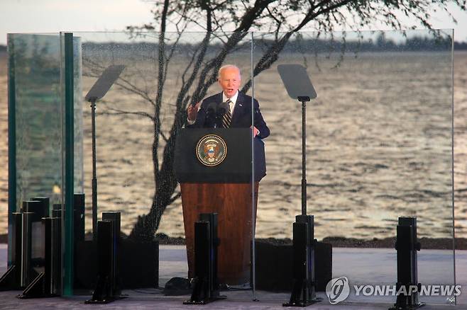 앙골라 노예박물관에서 연설하는 바이든 전 미국 대통령 [EPA=연합뉴스 자료사진]