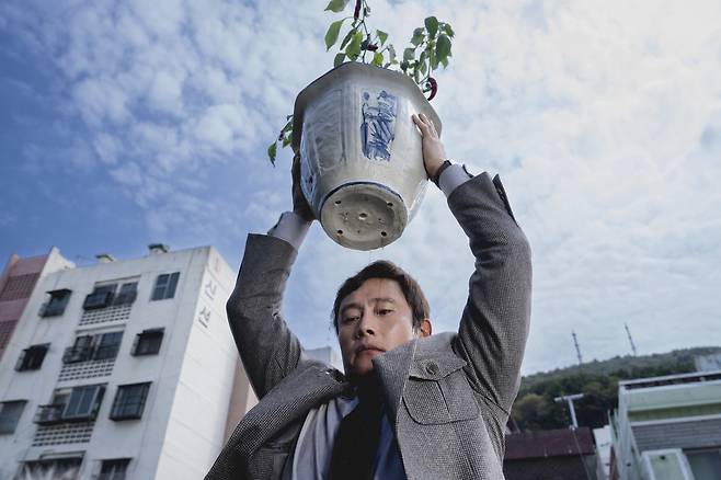 개막작 '어쩔수가없다' 스틸컷 [부산국제영화제 제공. 재판매 및 DB 금지]