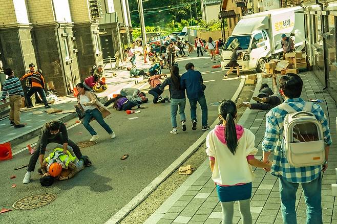 영화 '좀비딸' 속 한 장면 [뉴(NEW)·스튜디오N 제공. 재판매 및 DB 금지]