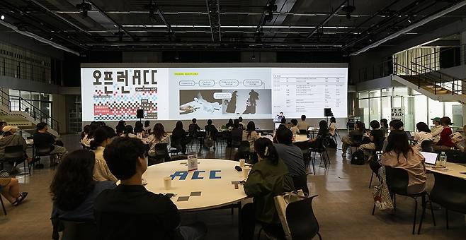 국립아시아문화전당(ACC)의 기술 기반 예술 교육 프로그램 ‘오픈런(Open Learn) ACC’가 지난달 11-13일 427명이 참여한 가운데 성황리에 열렸다. 사진은 ‘오픈런 ACC’ 강연 모습.