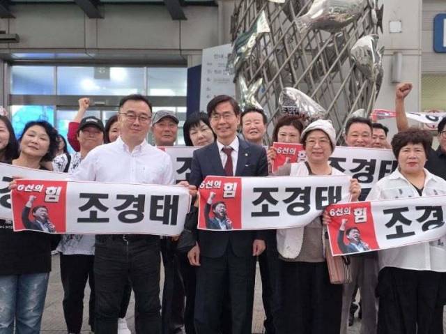 국민의힘 당권 주자인 조경태(부산 사하을) 의원이 지난 4일 부산 자갈치시장을 방문했다. 각 후보 제공