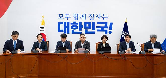 김병기 더불어민주당 원내대표가 5일 서울 여의도 국회에서 열린 원내대책회의에서 모두 발언을 하고 있다. (사진=뉴스1)