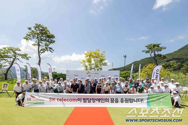 제3회 'SK텔레콤 어댑티브 오픈 2024 대회 참가자 기념사진.  사진제공=SK텔레콤