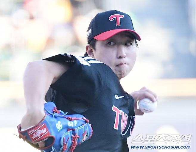 27일 잠실구장에서 열린 두산과 LG의 경기. 선발 투구하고 있는 LG 최채흥. 잠실=송정헌 기자songs@sportschosun.com/2025.07.27/