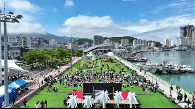 행사 전야제는 완도 해변공원에서 1,500여명의 주민과 관광객이 함께 축제의 시작을 알릴 예정이다. 완도군 제공