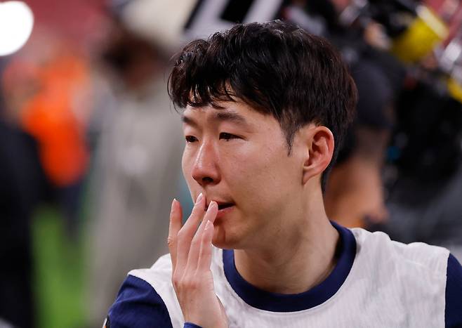 지난 5월 22일 토트넘이 UEL에서 우승하자 눈물을 흘린 손흥민./로이터 연합뉴스