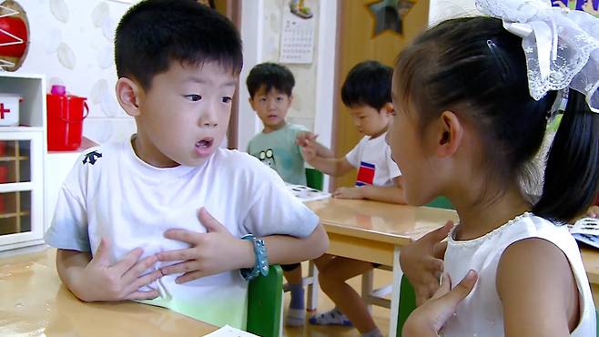 북한 평양시 화원2유치원에서 지난 4월부터 청력장애어린이반을 운영하고 있다고 조선신보가 25일 보도했다./ 연합뉴스