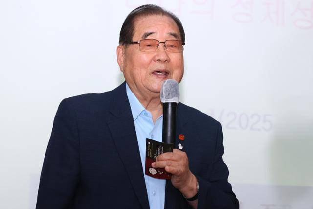 이종찬 광복회장이 지난달 22일 서울 종로구 대한민국역사박물관에서 열린 광복 80주년 문화예술 연계 역사교육 프로그램 '다시, 빛의 길 위에서' 명사 특강에서 '독립의 꿈, 대한민국이 되다'를 주제로 강연하고 있다. 연합뉴스