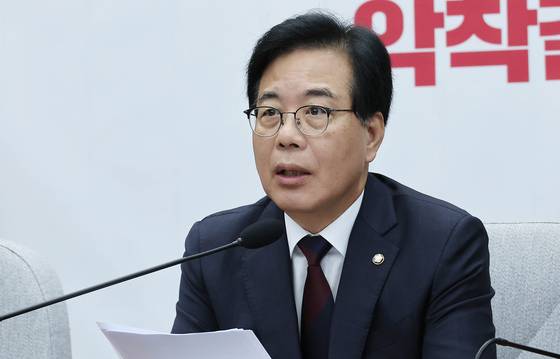 송언석 국민의힘 비상대책위원장 겸 원내대표가 5일 국회에서 열린 원내대책회의에서 모두발언을 하고 있다. 임현동 기자