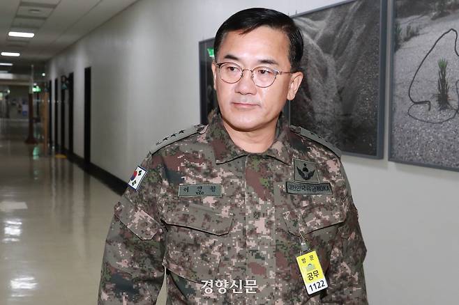 여인형 전 국군방첩사령관이 7일 오전 서울 여의도 국회에서 열린 정보위원회 전체회의에 출석하고 있다. 성동훈 기자