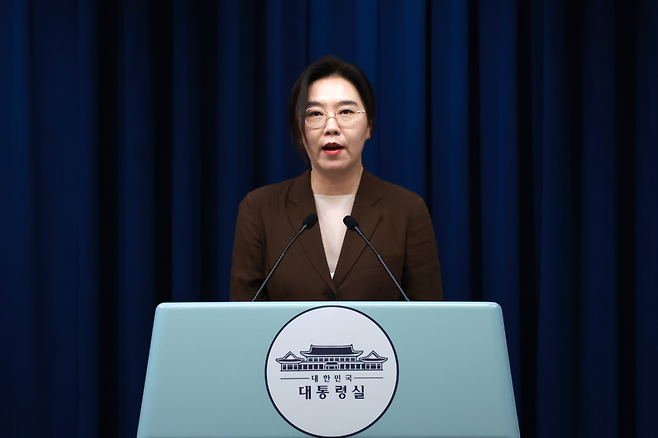 강유정 대통령실 대변인이 5일 용산 대통령실에서 현안 브리핑을 하고 있다. 연합뉴스