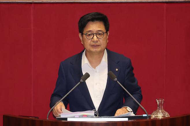 김장겸 국민의힘 의원이 5일 국회 본회의에서 무제한토론을 하고 있다. 연합뉴스