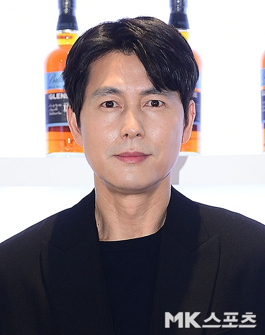 배우 정우성이 일반인 여자친구와 혼인신고를 마쳤다는 소식이 5일 오전 전해졌다.  사진=천정환 기자